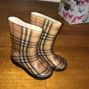Burberry Boots for little girl
